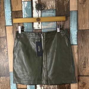 Shinestar Olive Leather Skirt with Zipper